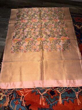 Pure Handloom Silk: A high-end Meenakari Banarasi silk saree Floral Zaree Border